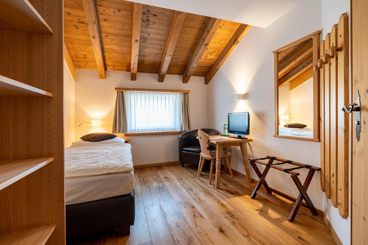 Hotel Saluver ツェエリーナ エクステリア 写真