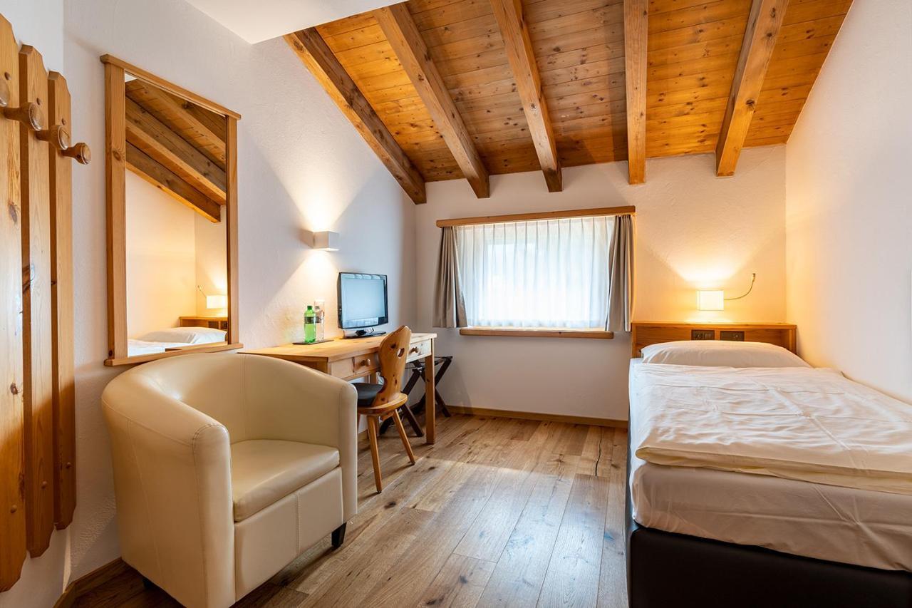 Hotel Saluver ツェエリーナ エクステリア 写真